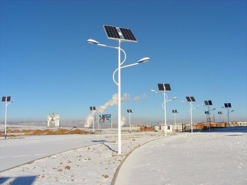 苏州太阳能路灯怎样控制晚上灯光发亮？